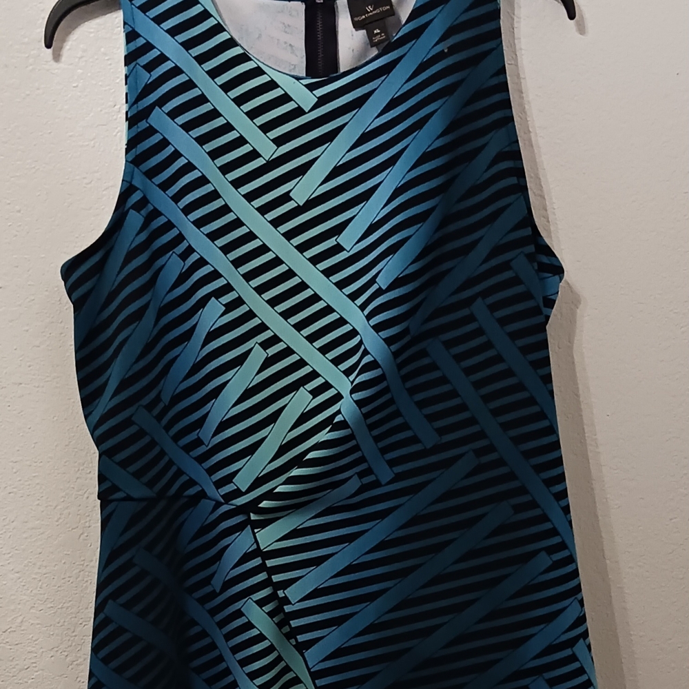 Worthington Black and Blue Graphic Fitted Tank Top